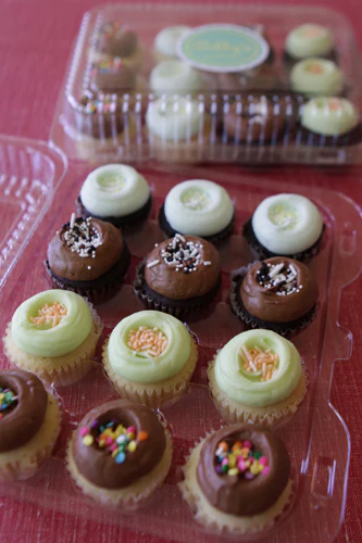 Assorted Traditional Cupcake - Image 3